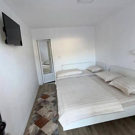 Cris & Mona Hotel Săpînţa Екстериор снимка