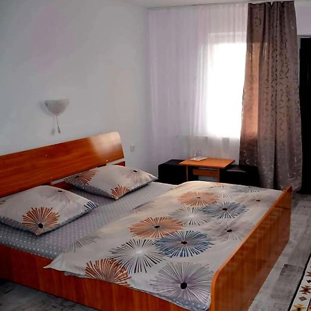 Cris & Mona Hotel Săpînţa Екстериор снимка