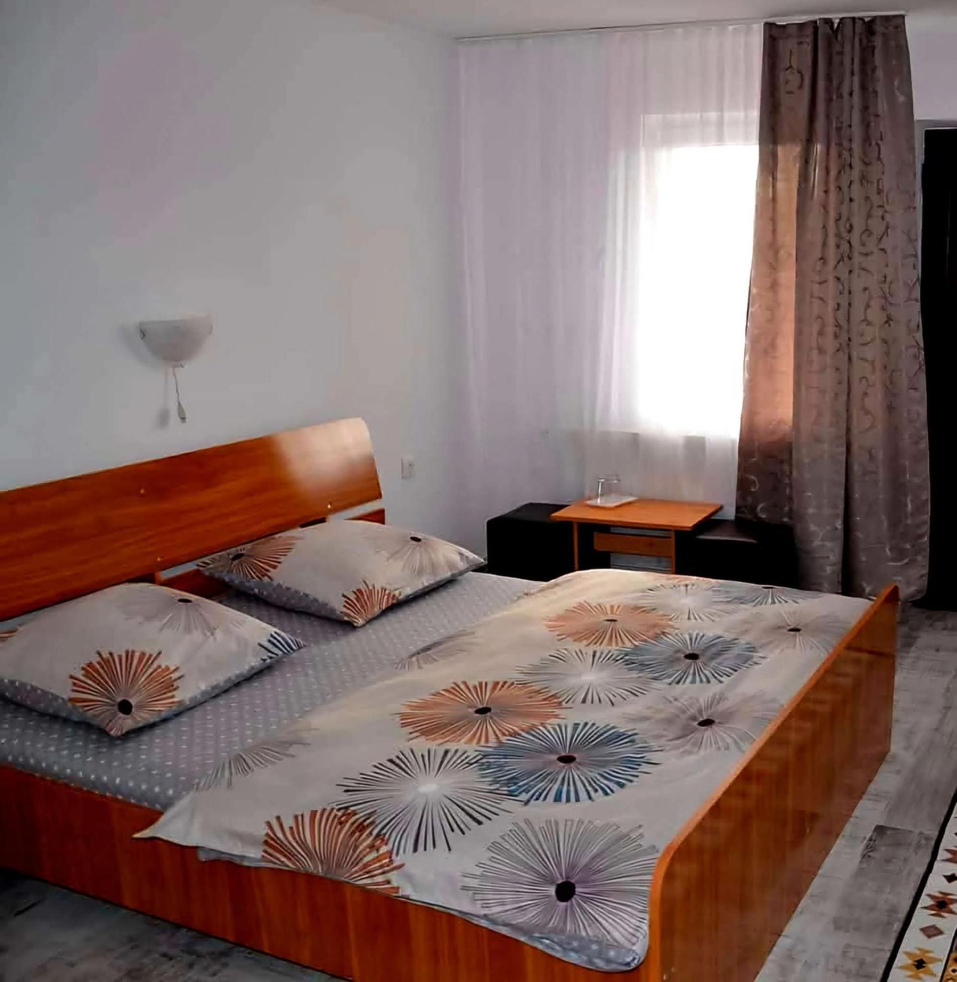 Cris & Mona Hotel Săpînţa Екстериор снимка