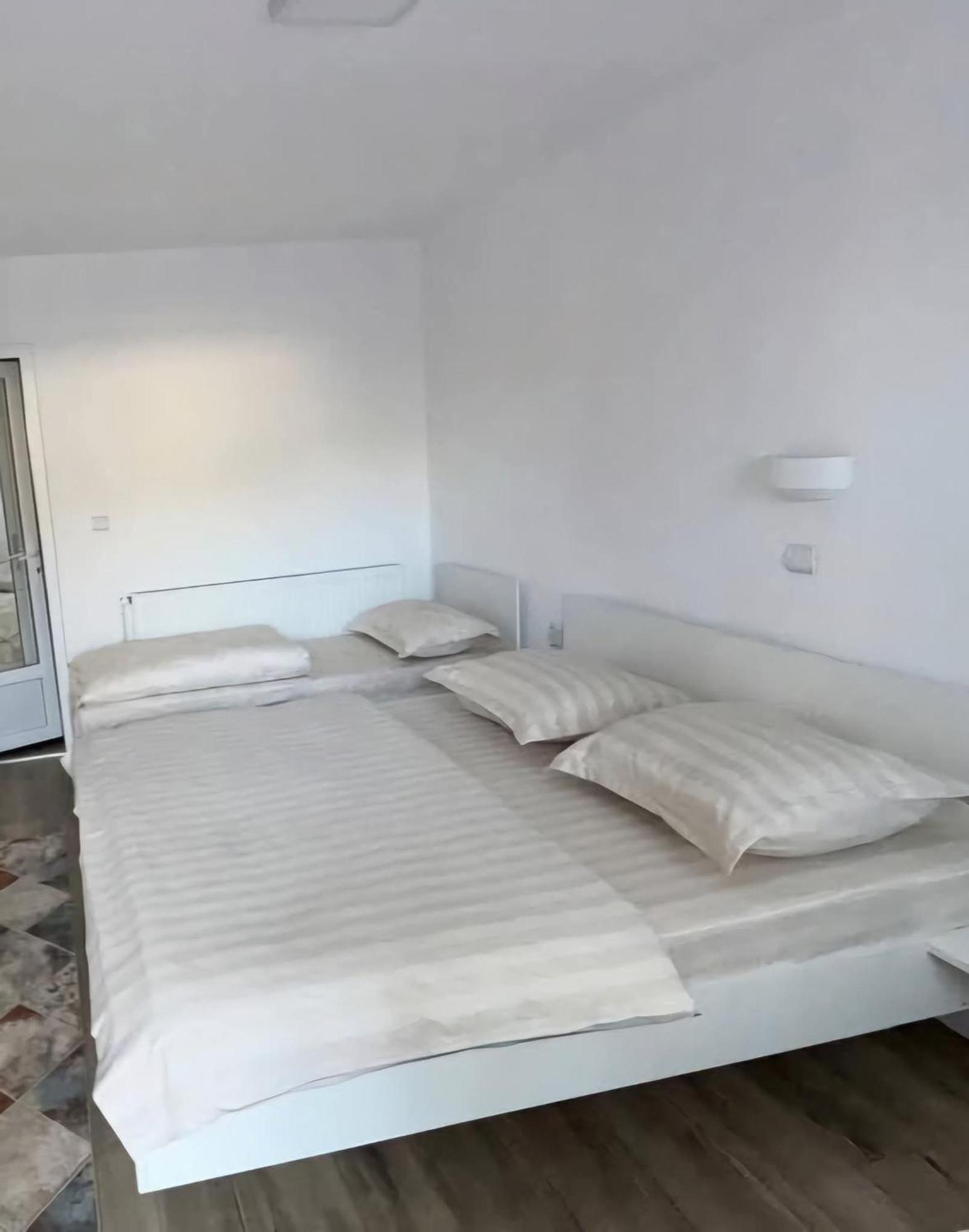 Cris & Mona Hotel Săpînţa Екстериор снимка