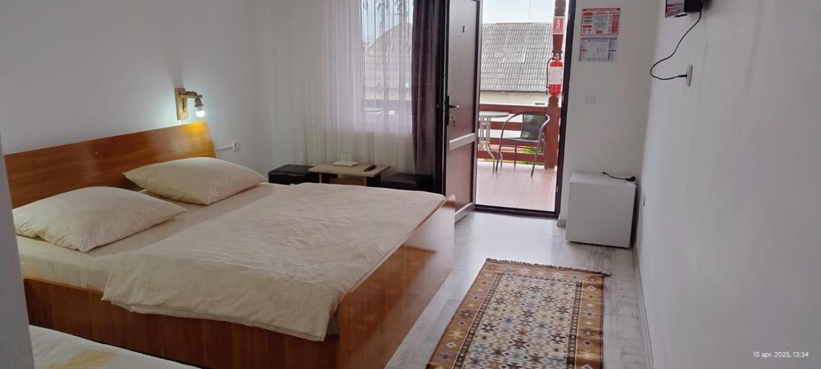 Cris & Mona Hotel Săpînţa Екстериор снимка